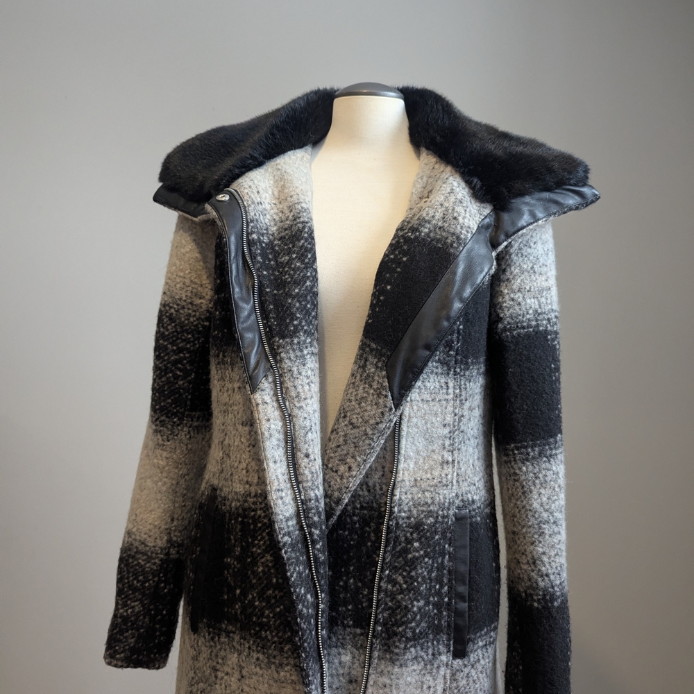 Black Grey Plaid Wool Coat Faux Fur Collar Long Jacket Warm Goth Cozy - Picture 6 of 13
